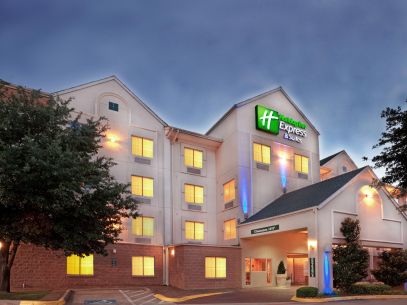 holiday-inn-express-and-suites-dallas-4184067268-4x3